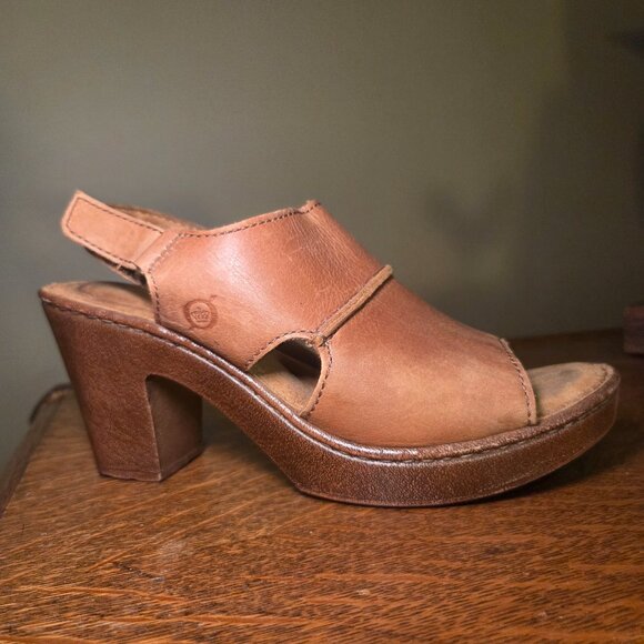 Born Wekiva Women's size 7 Camel Leather Sandal Open Toe - Picture 1 of 8